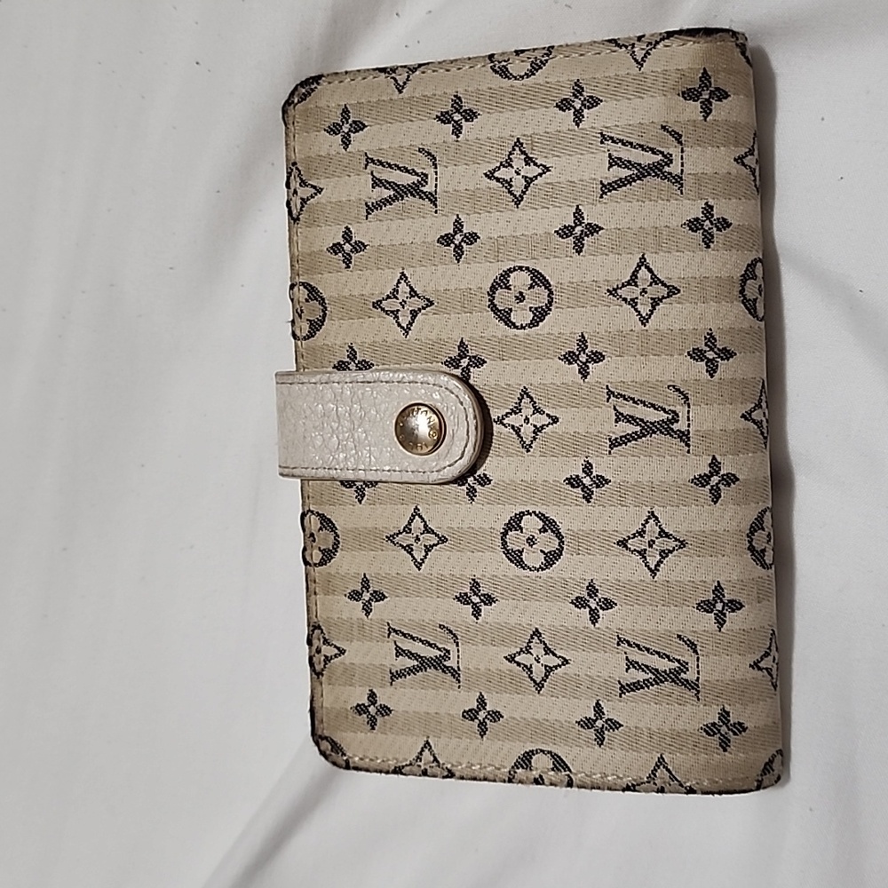 100% Authentic Louis Vuitton wallet.